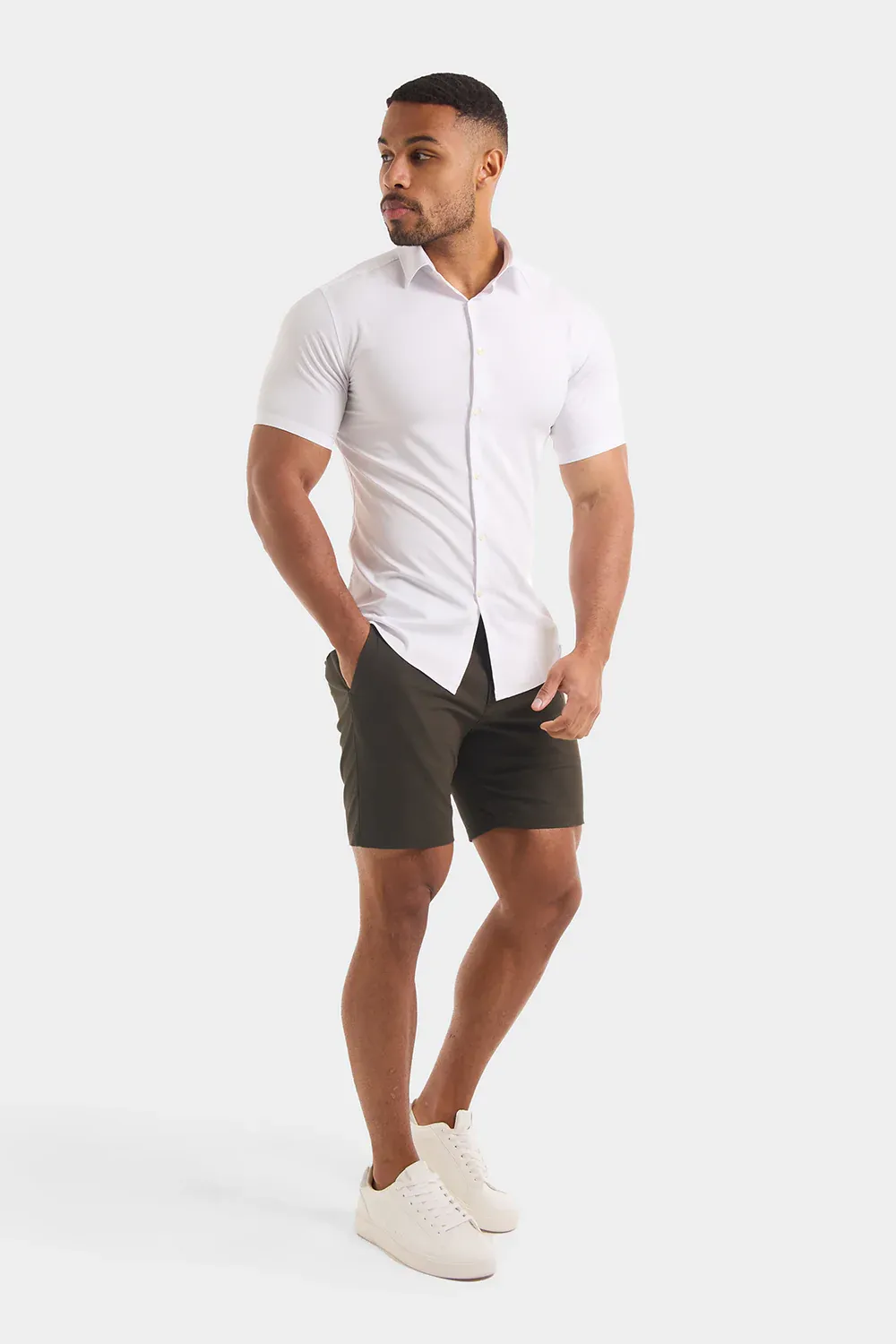 Athletic Fit Chino Shorts 7" in Khaki